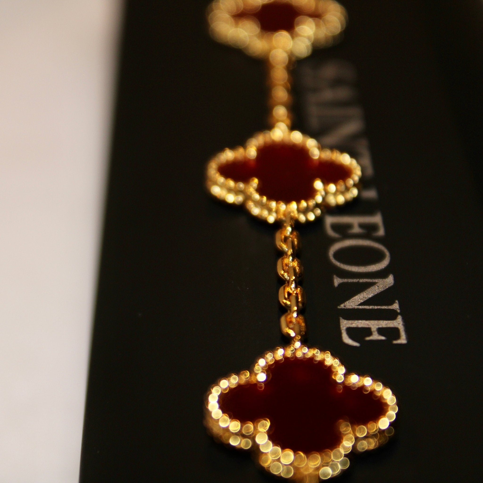 BRACELET TRÈFLE - ROUGE - SAINT LEONE